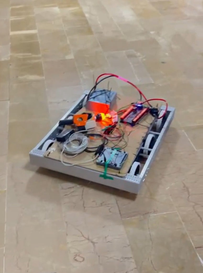 Cyprus Robotics yarışma robotu