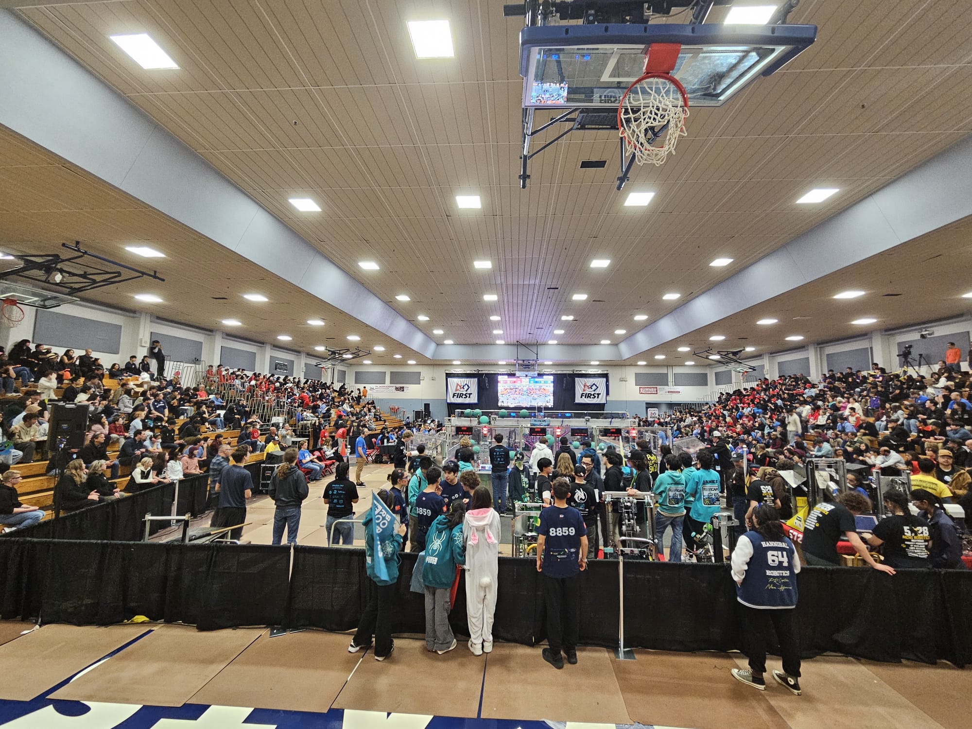 2025 San Francisco Regional yarışma salonu ve tribünler