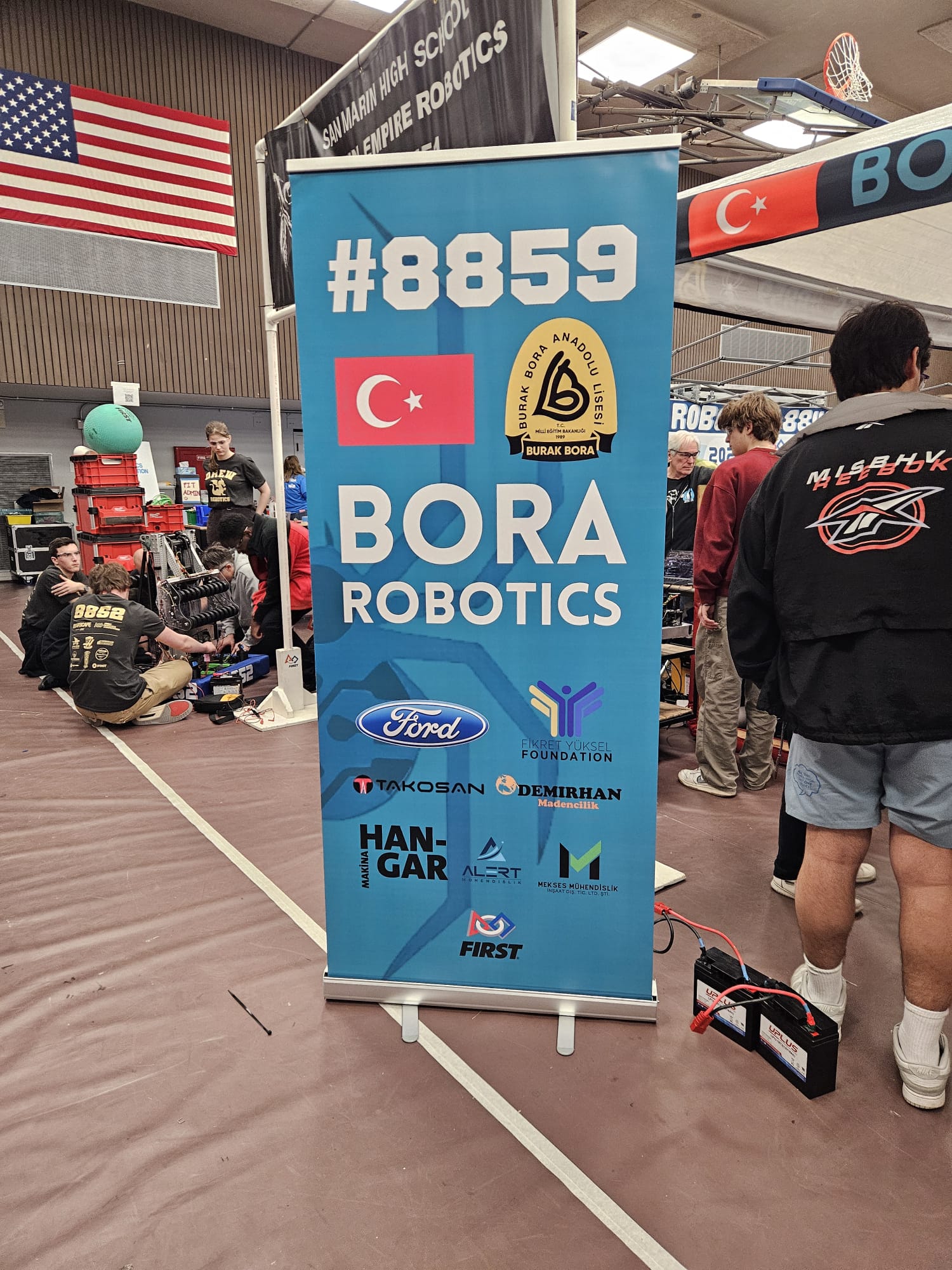 Bora Robotics #8859 tanıtım bayrağı ve sponsorları
