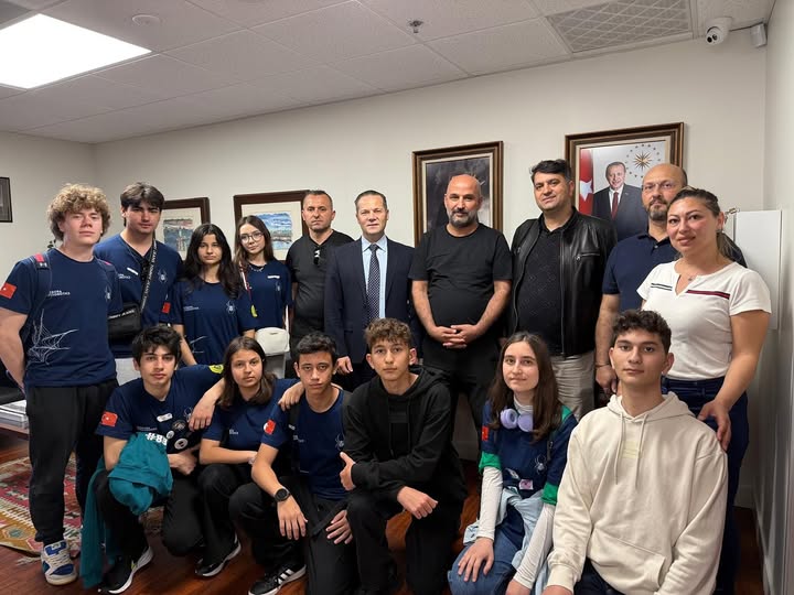 Bora Robotics ekibi Los Angeles Türkiye Cumhuriyeti Başkonsolosluğu ziyaretinde