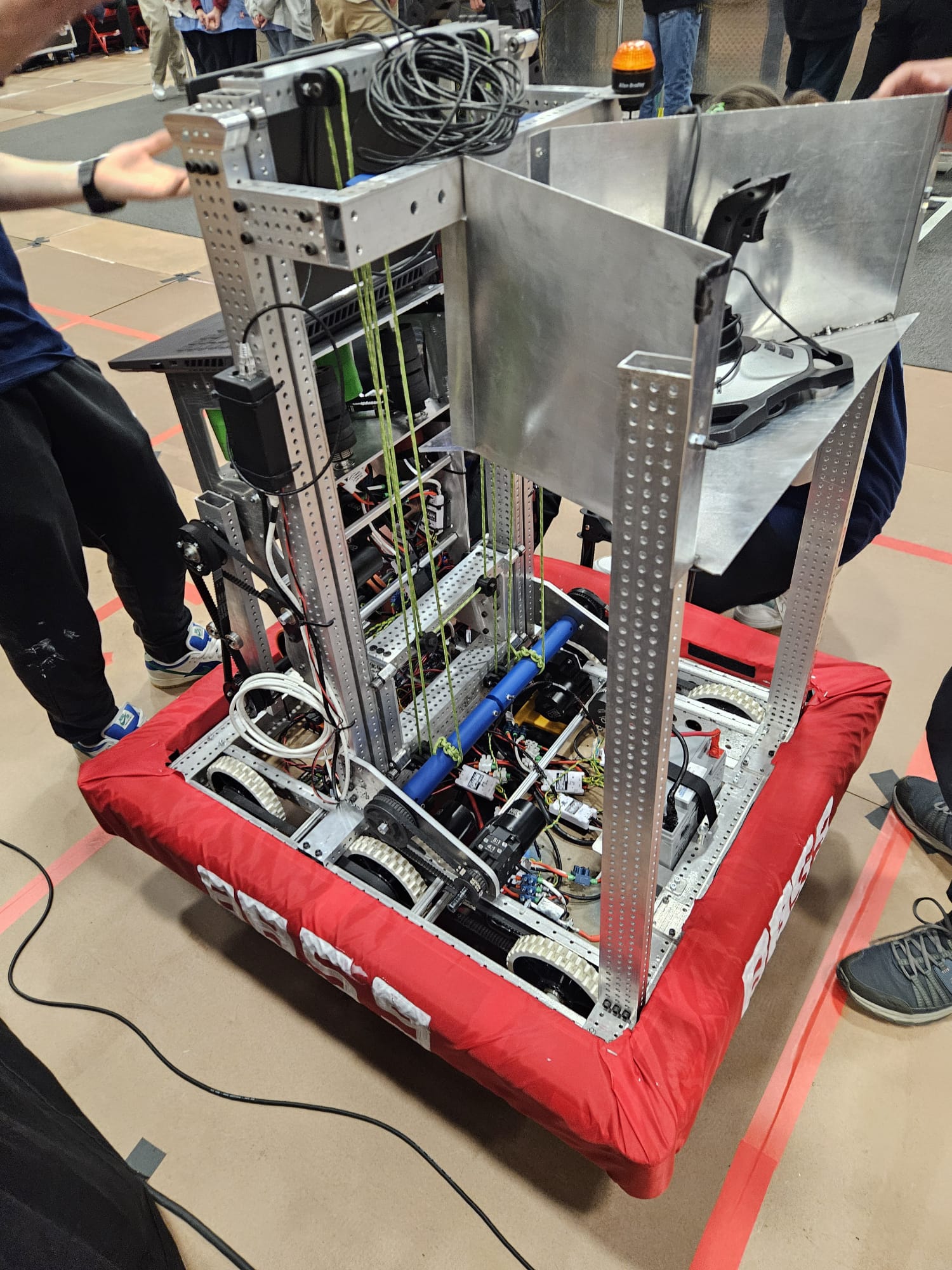 Bora Robotics #8859 yarışma robotu yakın plan